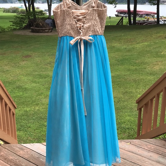 Dress like Cinderella in this glamorous gown. 3/4 - Picture 6 of 12